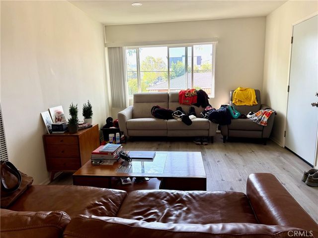 5231 Roseland, Los Angeles, CA 90016