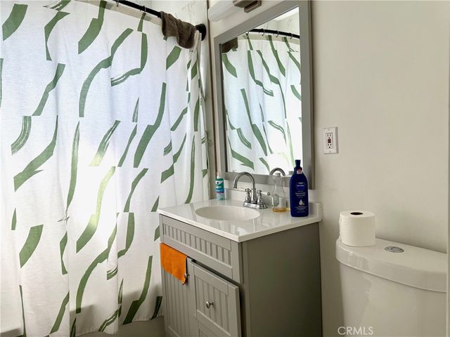 5231 Roseland, Los Angeles, CA 90016