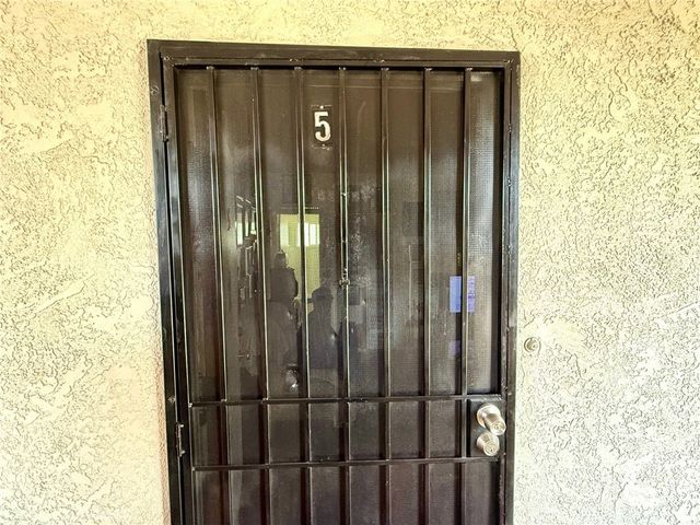 5231 Roseland, Los Angeles, CA 90016