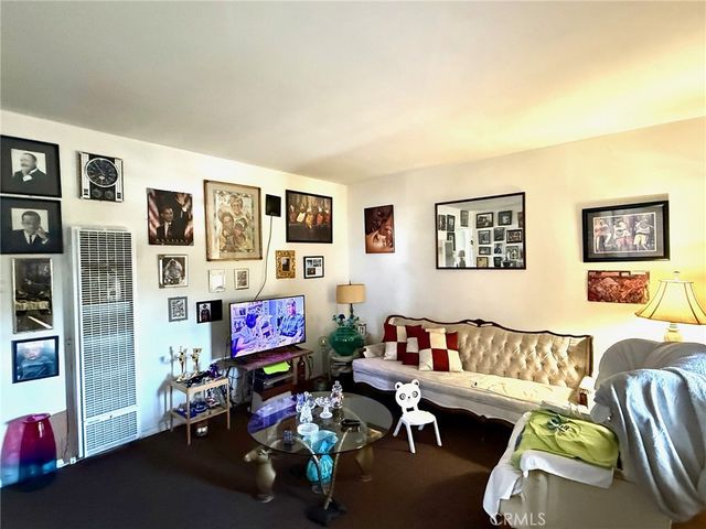 5231 Roseland, Los Angeles, CA 90016