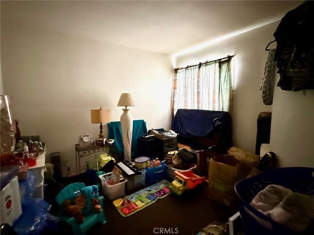 5231 Roseland, Los Angeles, CA 90016