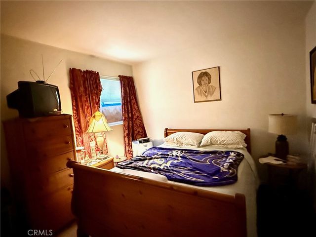 5231 Roseland, Los Angeles, CA 90016