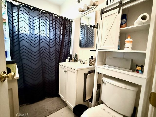 5231 Roseland, Los Angeles, CA 90016