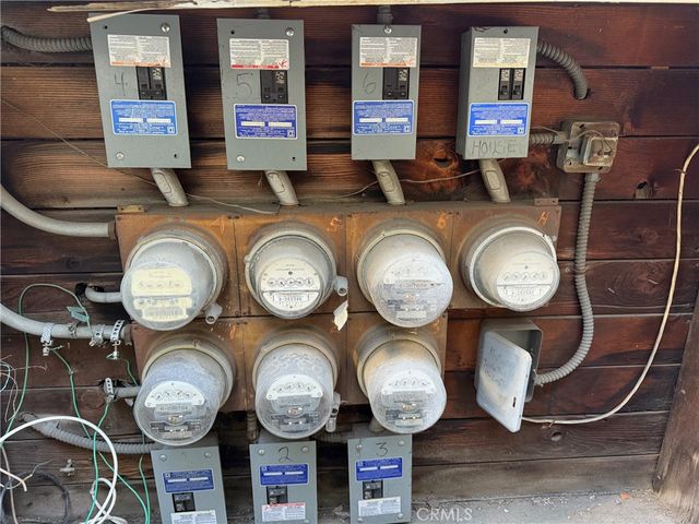 5231 Roseland, Los Angeles, CA 90016