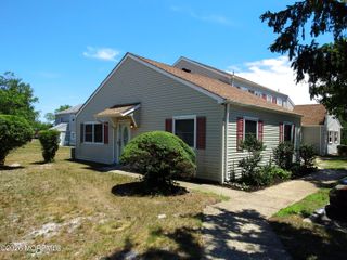 16 Chesapeake Court, Barnegat, NJ 08005