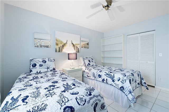 565 Beachwalk CIR T-102, Naples, FL 34108