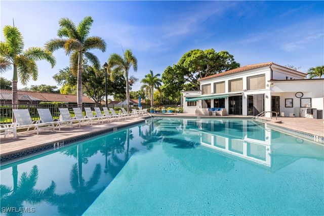 565 Beachwalk CIR T-102, Naples, FL 34108