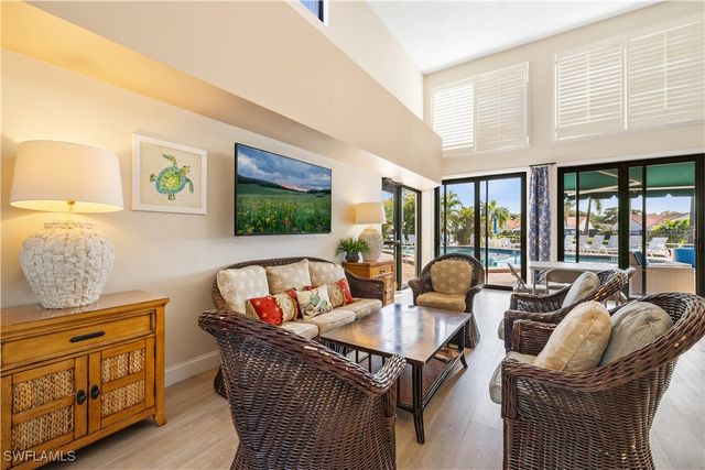565 Beachwalk CIR T-102, Naples, FL 34108
