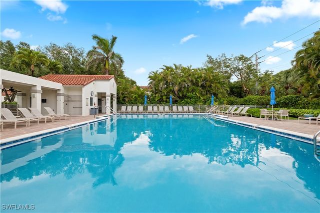 565 Beachwalk CIR T-102, Naples, FL 34108