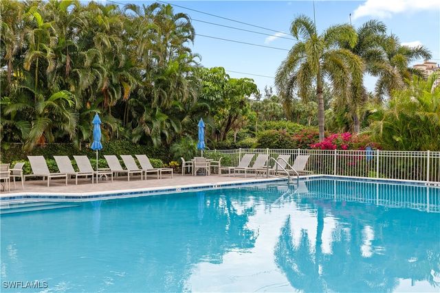 565 Beachwalk CIR T-102, Naples, FL 34108