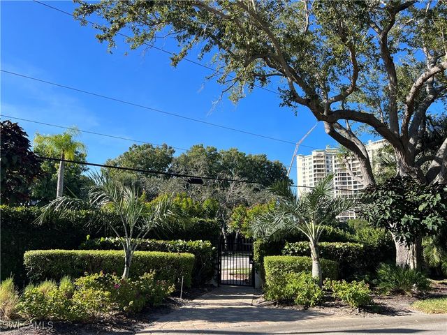 565 Beachwalk CIR T-102, Naples, FL 34108