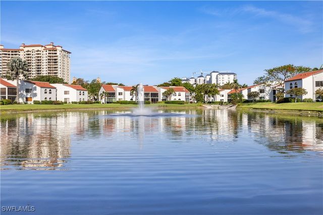 565 Beachwalk CIR T-102, Naples, FL 34108