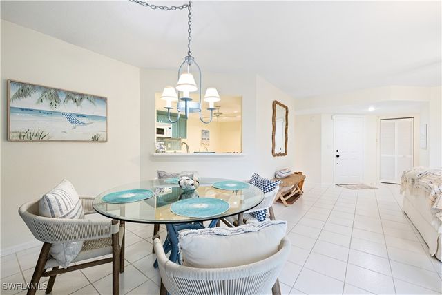 565 Beachwalk CIR T-102, Naples, FL 34108