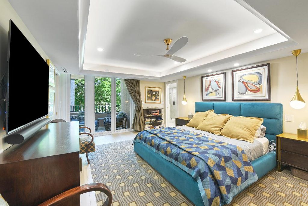 Image 14 of property listing at 100 SE 5th Avenue 306, Boca Raton, FL 33432