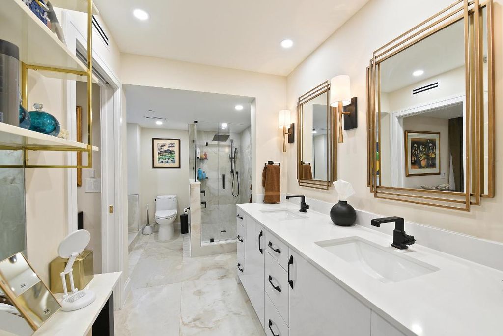 Image 15 of property listing at 100 SE 5th Avenue 306, Boca Raton, FL 33432
