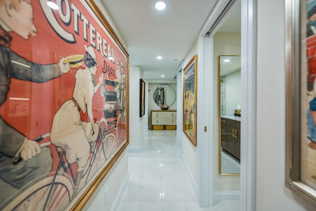 Image 19 of property listing at 100 SE 5th Avenue 306, Boca Raton, FL 33432