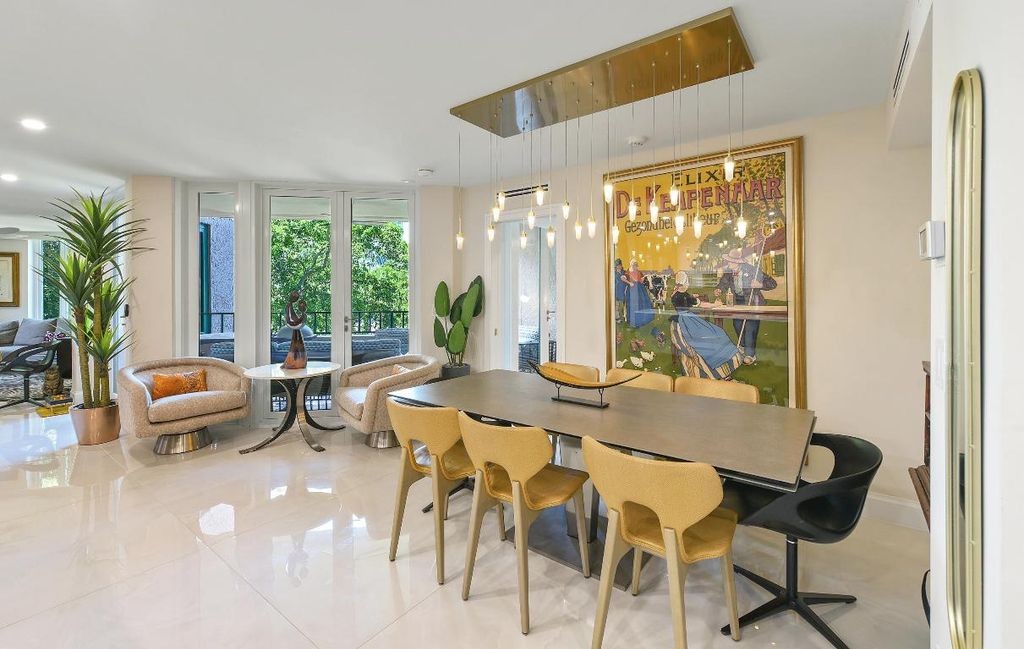 Image 2 of property listing at 100 SE 5th Avenue 306, Boca Raton, FL 33432