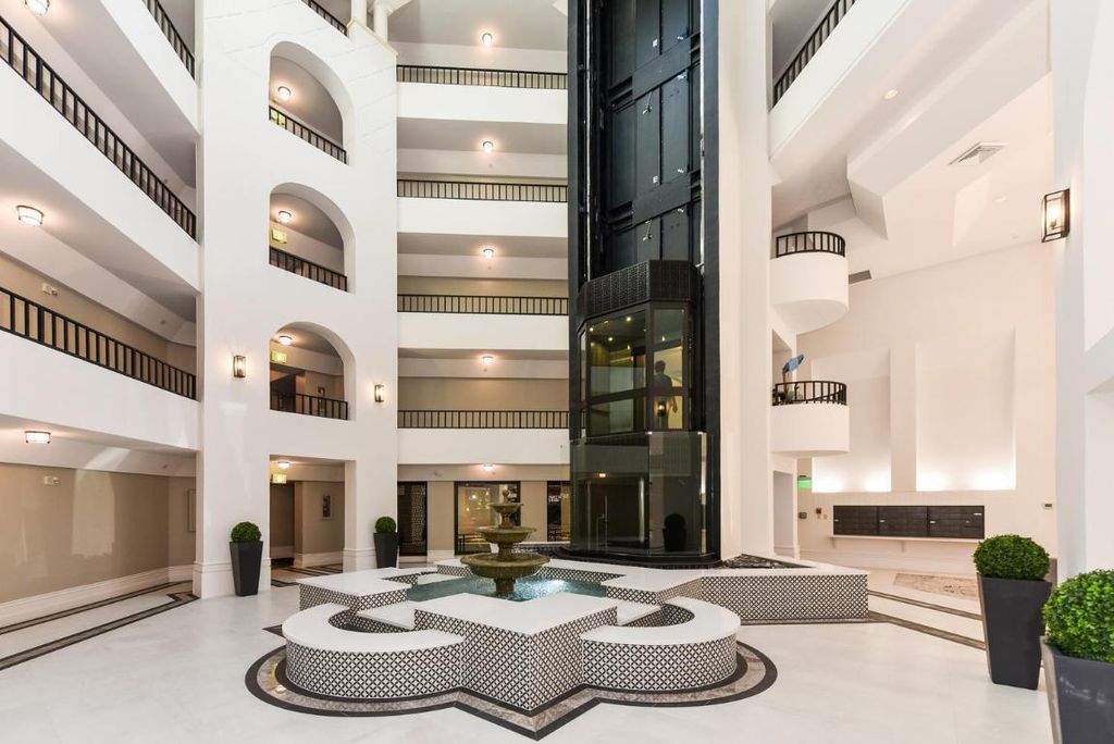 Image 27 of property listing at 100 SE 5th Avenue 306, Boca Raton, FL 33432