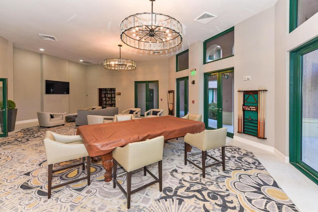 Image 30 of property listing at 100 SE 5th Avenue 306, Boca Raton, FL 33432