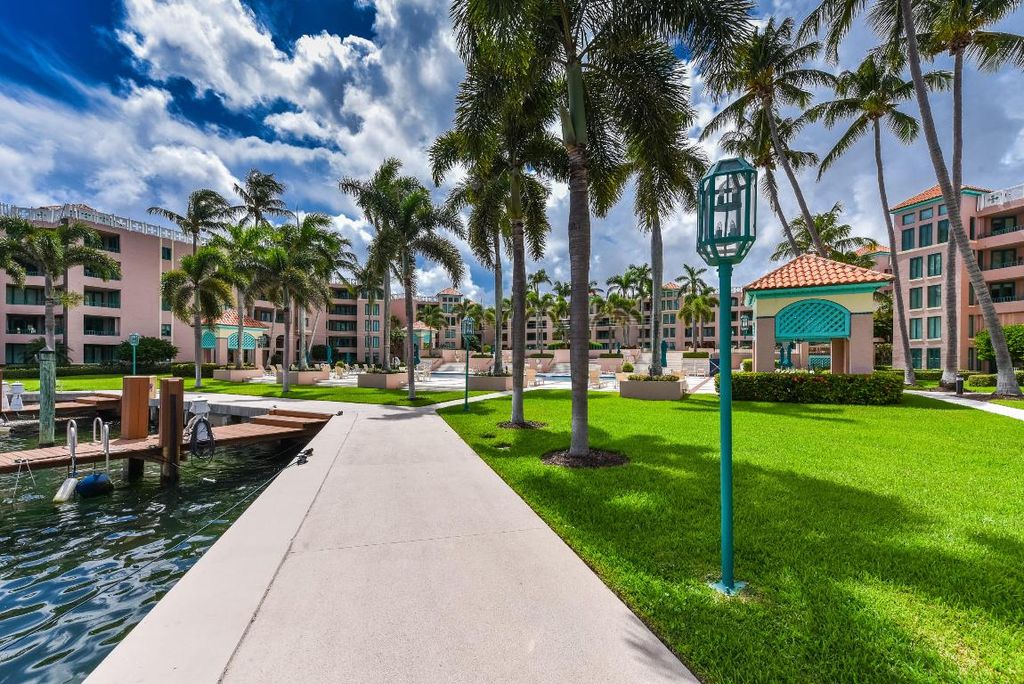 Image 36 of property listing at 100 SE 5th Avenue 306, Boca Raton, FL 33432