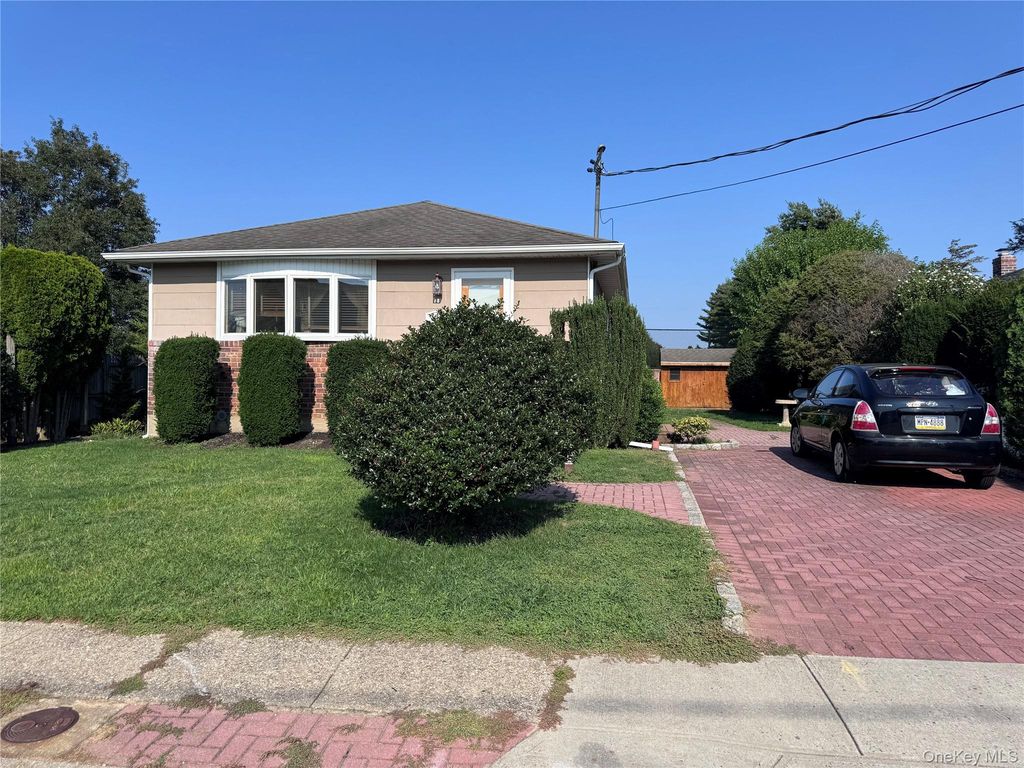 144 S 7th Street, Bethpage, NY 11714