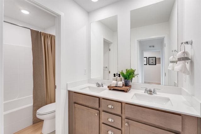 24806 E Coopers Hawk Ln, Liberty Lake, WA 99019