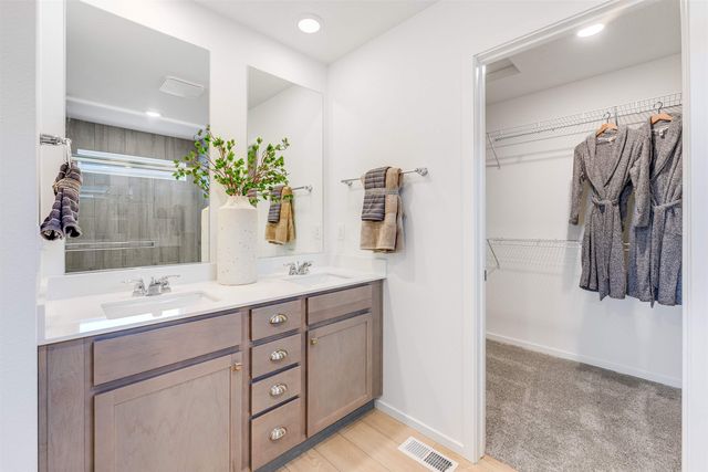 24806 E Coopers Hawk Ln, Liberty Lake, WA 99019