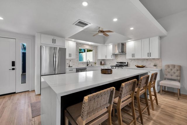 47760 Eisenhower Drive, La Quinta, CA 92253