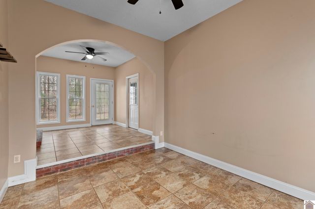 1532 Oak Park Blvd., Calvert City, KY 42029