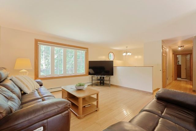 11 Independence Dr, Winchendon, MA 01475