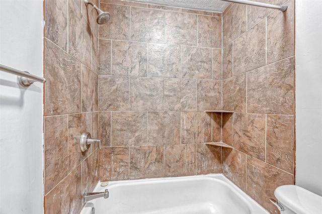 2235 Sentinal Oaks Street, Sugar Land, TX 77478