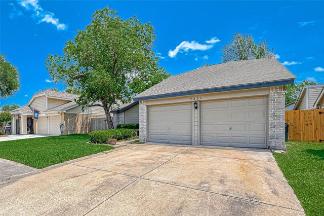 2235 Sentinal Oaks Street, Sugar Land, TX 77478