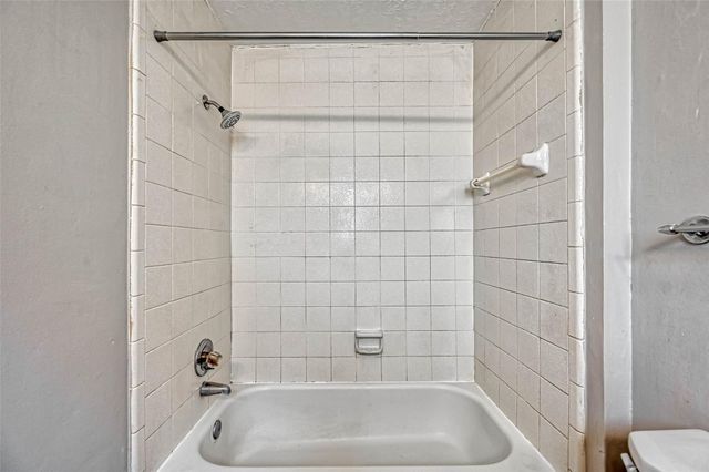 2235 Sentinal Oaks Street, Sugar Land, TX 77478