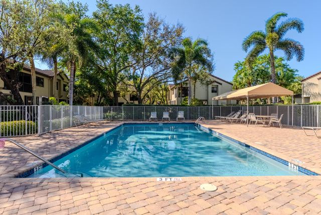 10527 NW 10TH Street B-130, Plantation, FL 33322