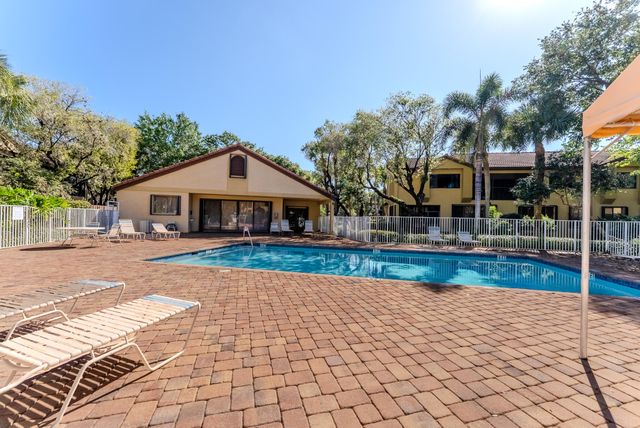 10527 NW 10TH Street B-130, Plantation, FL 33322