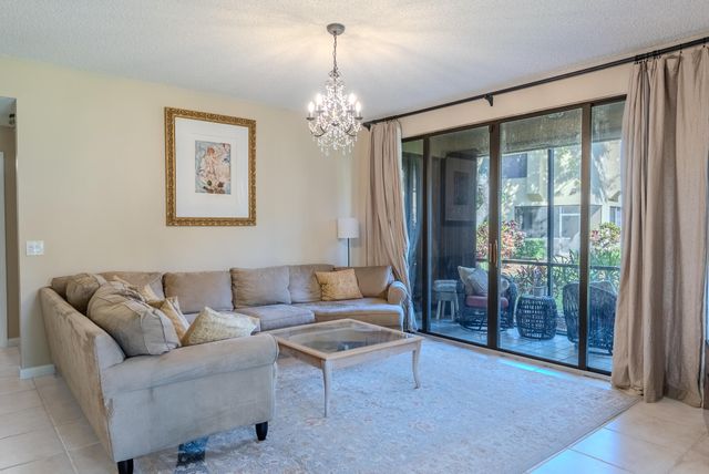 10527 NW 10TH Street B-130, Plantation, FL 33322