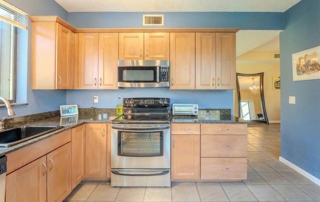 10527 NW 10TH Street B-130, Plantation, FL 33322