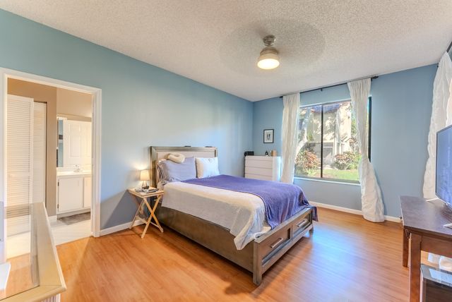 10527 NW 10TH Street B-130, Plantation, FL 33322