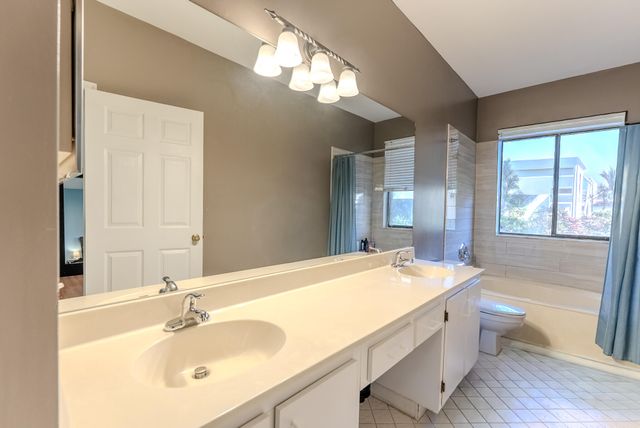 10527 NW 10TH Street B-130, Plantation, FL 33322
