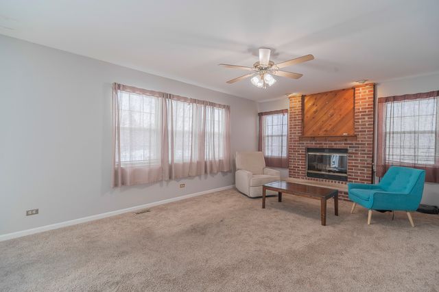 164 Forestview Court, Aurora, IL 60502