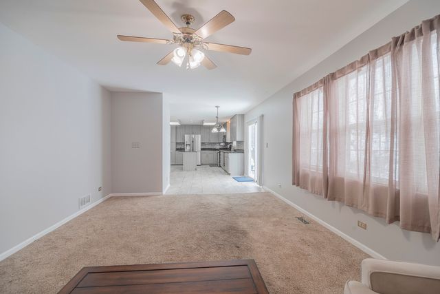 164 Forestview Court, Aurora, IL 60502