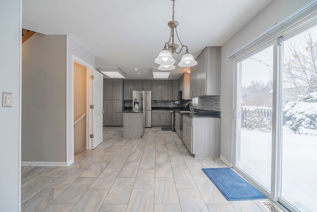 164 Forestview Court, Aurora, IL 60502