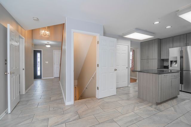 164 Forestview Court, Aurora, IL 60502