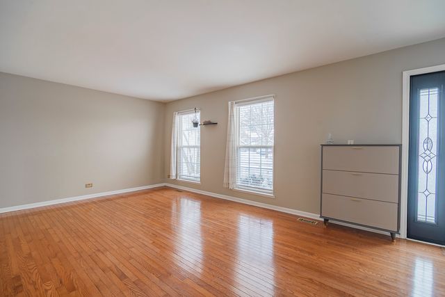 164 Forestview Court, Aurora, IL 60502