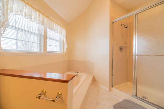 164 Forestview Court, Aurora, IL 60502