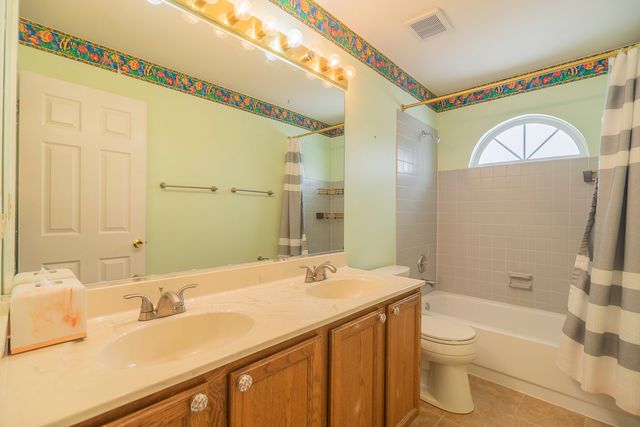 164 Forestview Court, Aurora, IL 60502