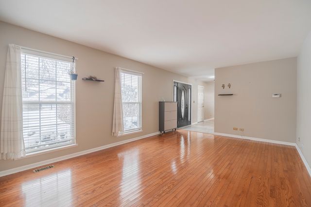 164 Forestview Court, Aurora, IL 60502