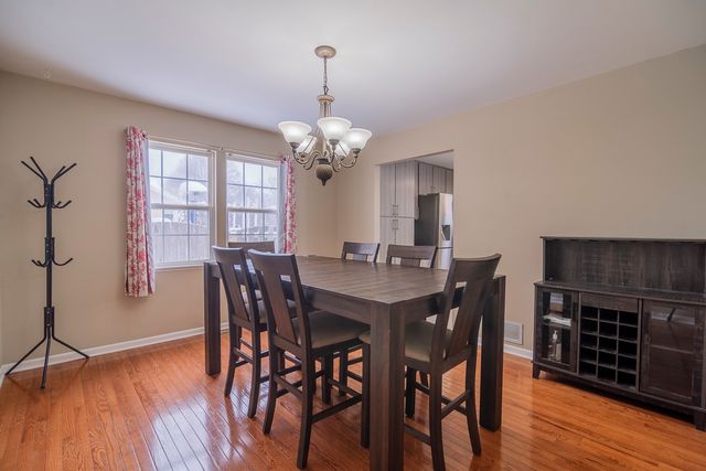 164 Forestview Court, Aurora, IL 60502