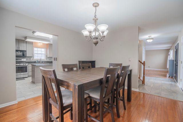 164 Forestview Court, Aurora, IL 60502