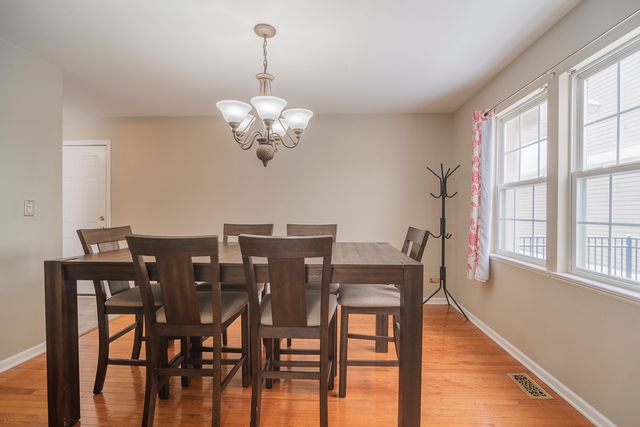 164 Forestview Court, Aurora, IL 60502